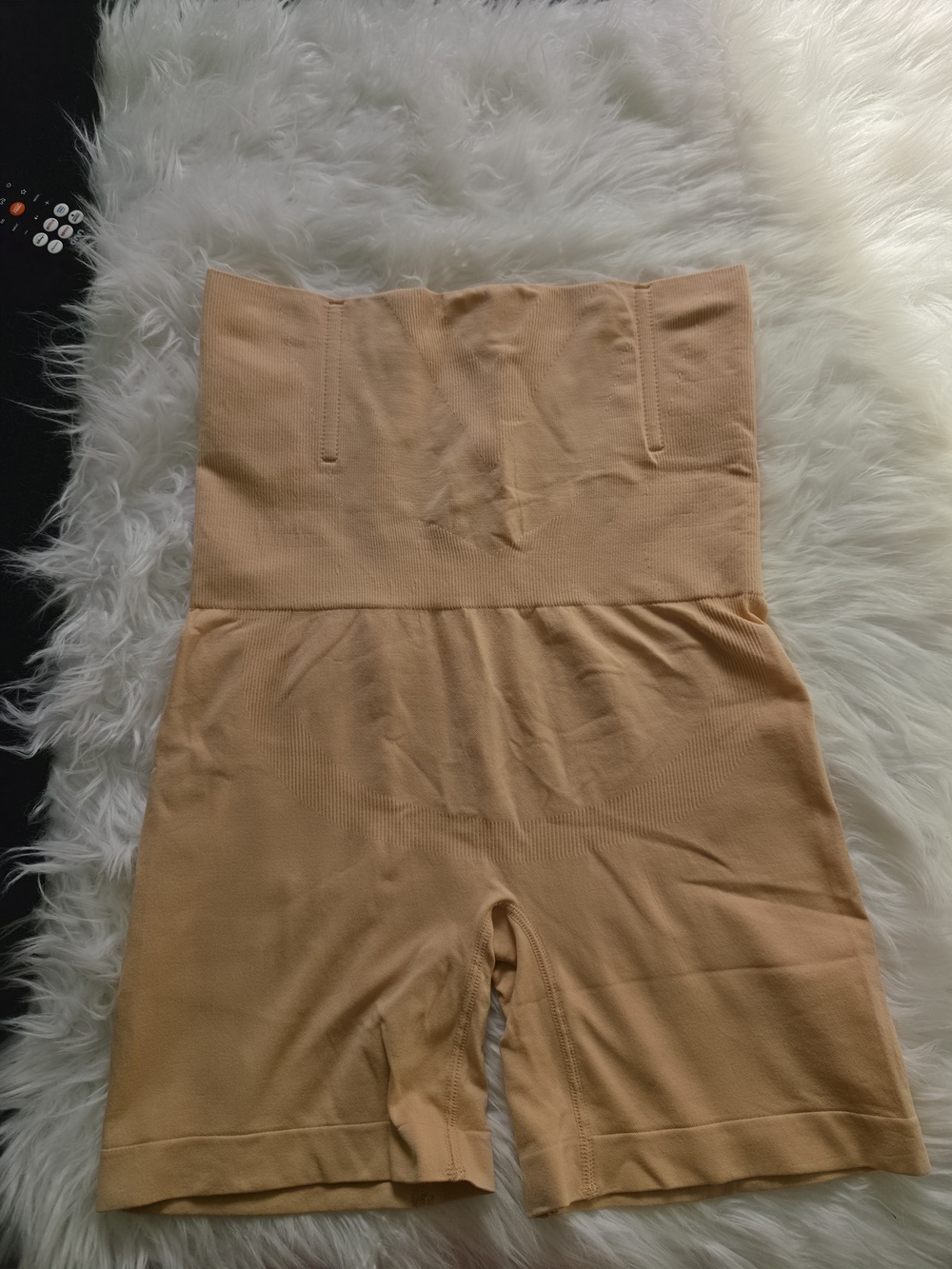 High-Waist Shaping Capris - Nude/Beige